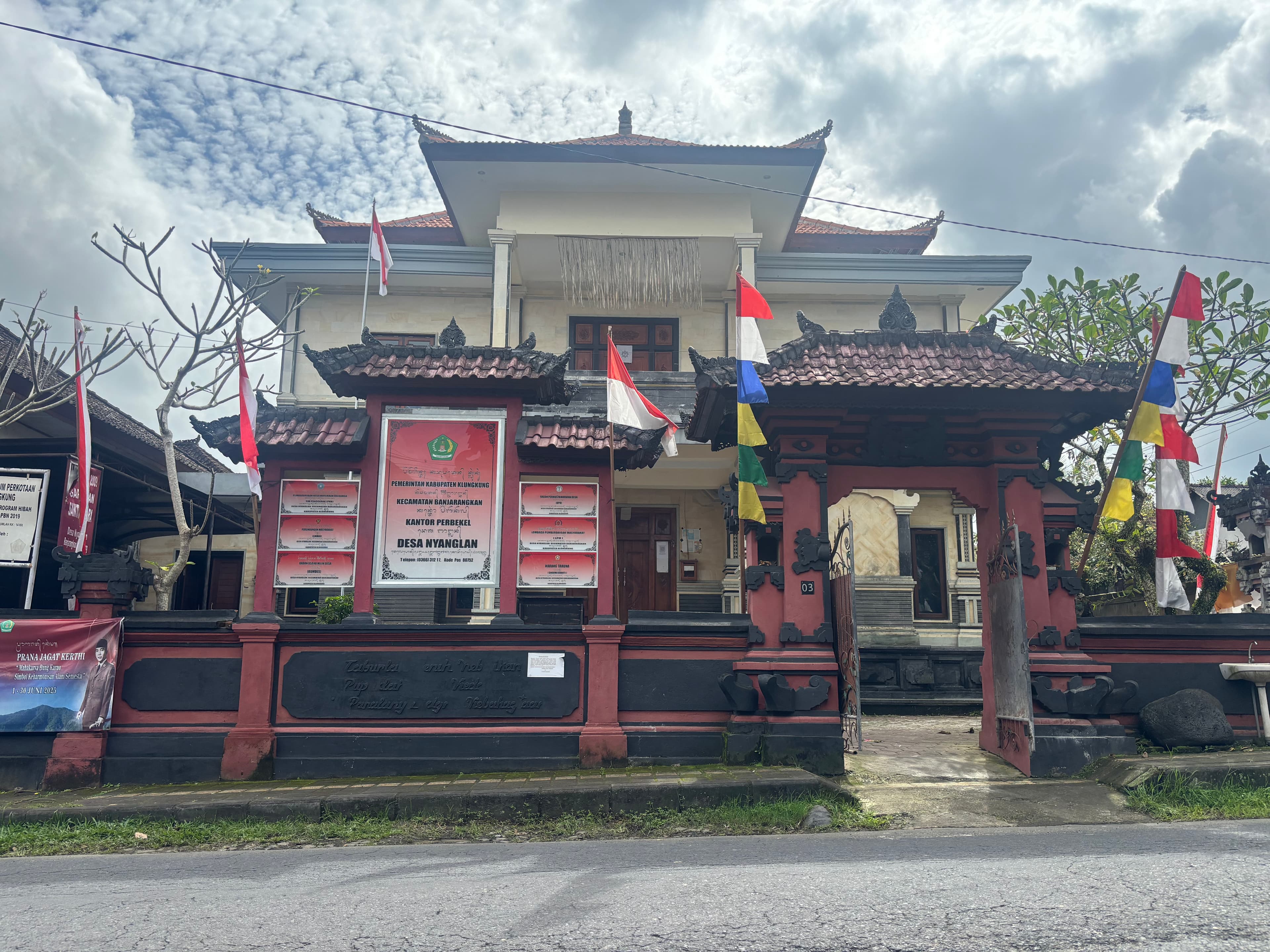 Pusat pelayanan masyarakat dan kegiatan pemerintahan di Desa Nyanglan